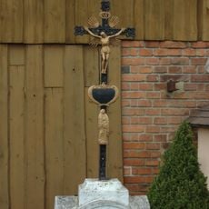 Kříž v Brnířově u návsi