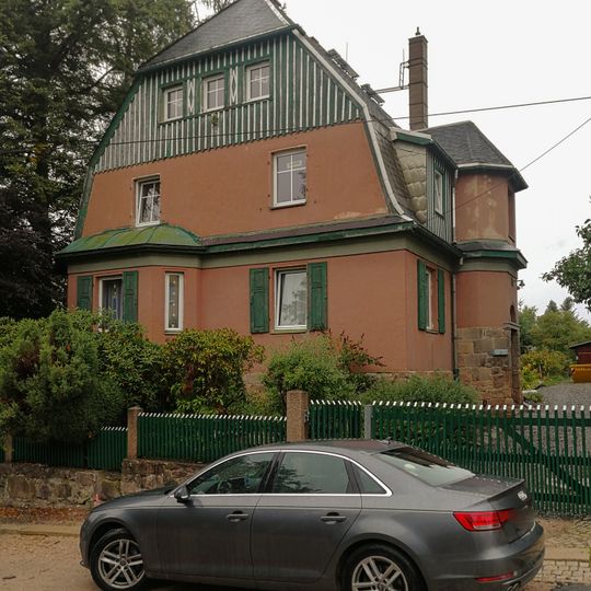 Wohnhaus in offener Bebauung, mit Einfriedung Vodelstraße 36