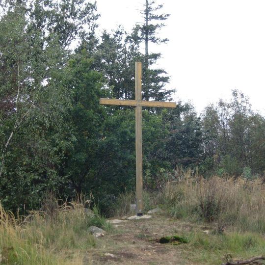 Pamětní kříž u rozhledny Pekelný kopec východně od Mastníku