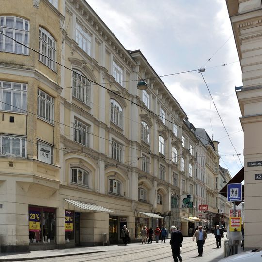 Wohn- und Geschäftshaus