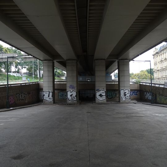 Most Wilsonovy ulice přes křižovatku Bulhar