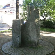 Kamenná plastika v parku v Pavlíkově ulici v Klatovech