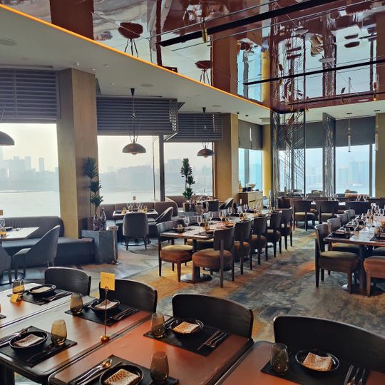 Cruise Restaurant & Bar