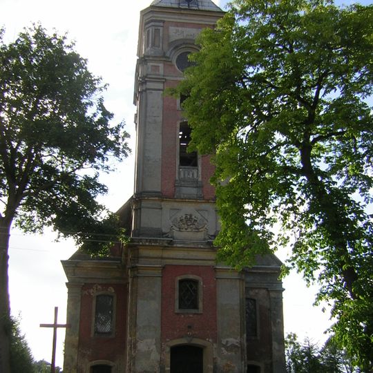 Kościół ewangelicki, ob. rzym.-kat. Matki Boskiej Królowej Świata, wraz z wyposażeniem oraz cmentarzem przykościelnym