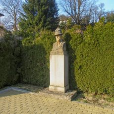 Pomník T. G. Masaryka v Bušíně u školy