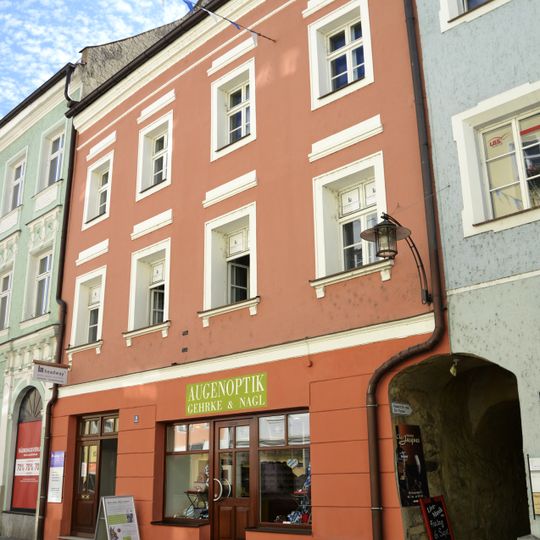 Wohn- und Geschäftshaus