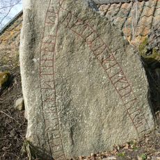 Östergötlands runinskrifter 208