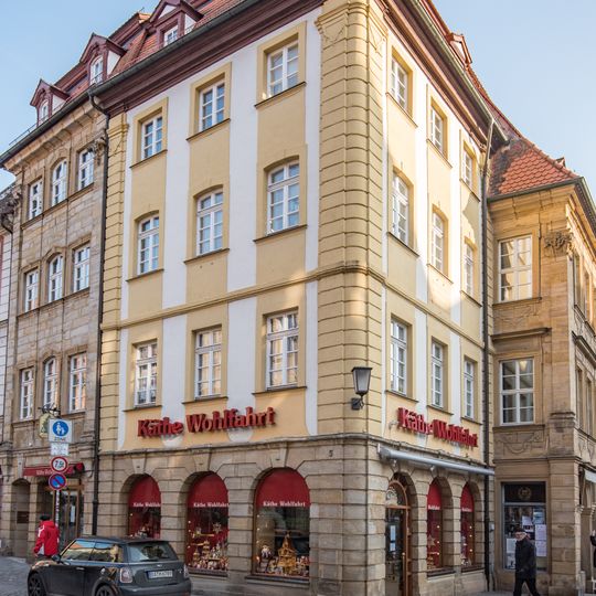 Wohn- und Geschäftshaus