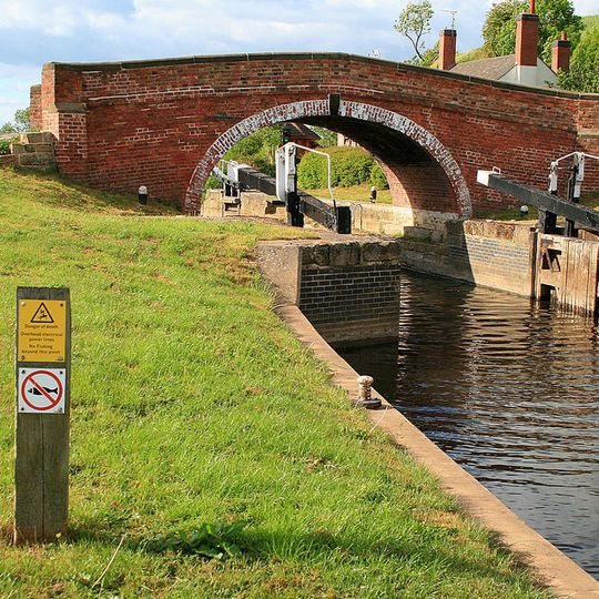 Packhorse Bridge  Redhill Lock