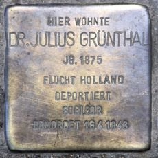 Stolperstein dedicated to Dr. Julius Grünthal