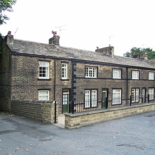 1-5, Hollywell Grove