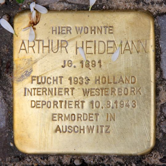 Stolperstein en memoria de Arthur Heidemann