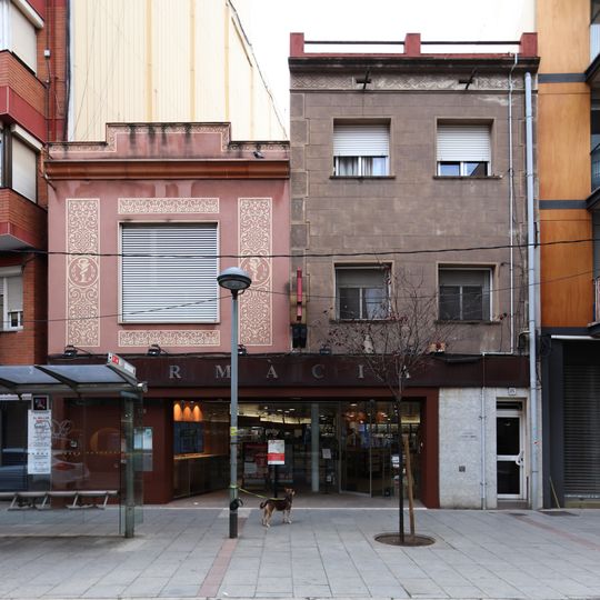 Farmàcia al carrer Rubió i Ors