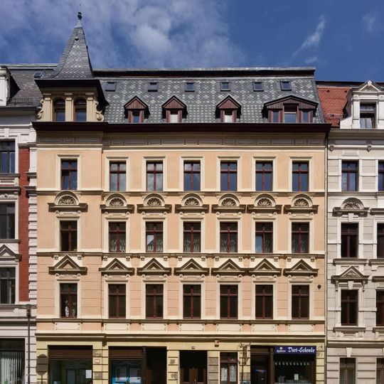 Mietshaus in geschlossener Bebauung Landeskronstraße 43