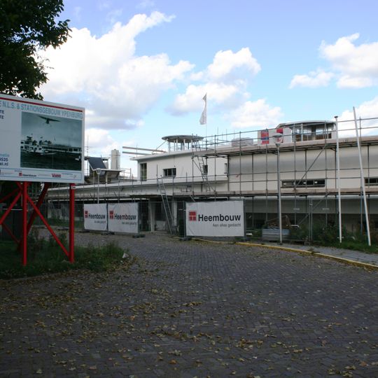 Stationsgebouw van Vliegveld Ypenburg, hoofdgebouw van het luchthavencomplex