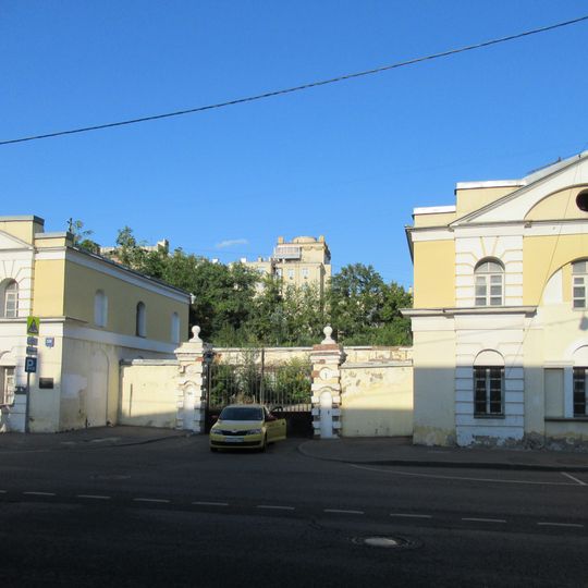 Sadovnicheskaya Street 59 gates