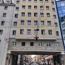 Gemeindebau Stollgasse 1