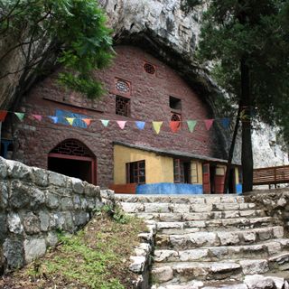 Yiyuan Rong Cave Group