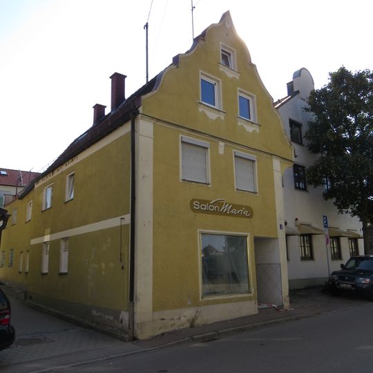 Wohn- und Geschäftshaus