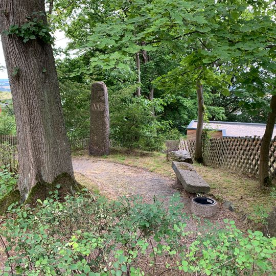 Gedenkstein und Bank Paul-Greifzu-Straße