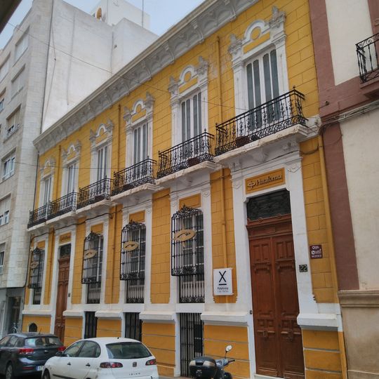 Casa en calle Martínez Campos, nº 22 y 24