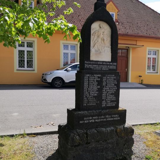 Pomník padlým ze Křtěnova ve Křtěnově