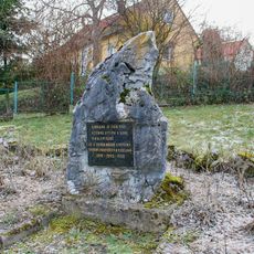 Pomník svobodě ve Veselíčku na návsi