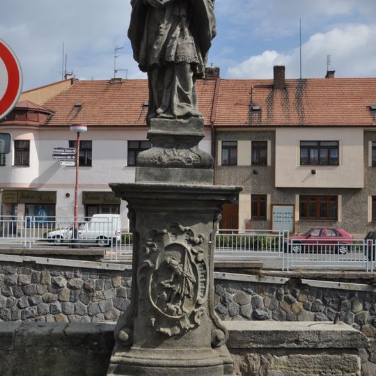 Socha svatého Jana Nepomuckého u mostu v Havlíčkově ulici v Chrudimi