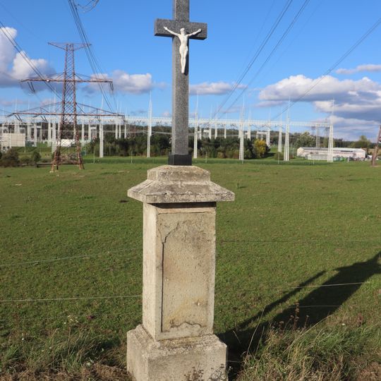 Kříž u silnice 152 u Slavětic