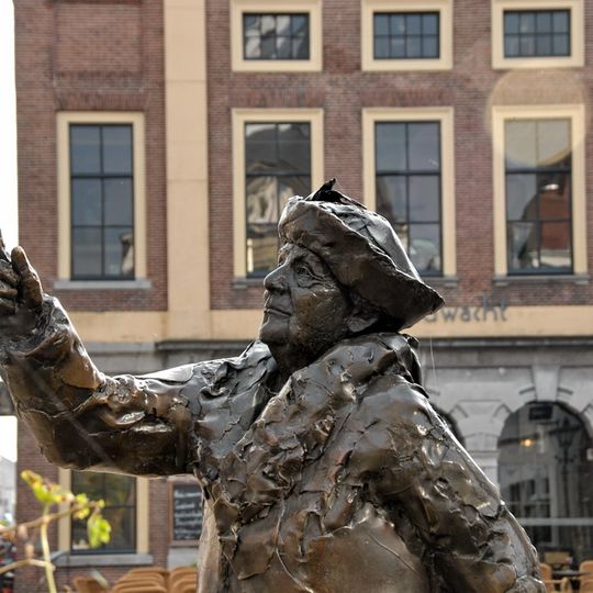 Standbeeld koningin Wilhelmina