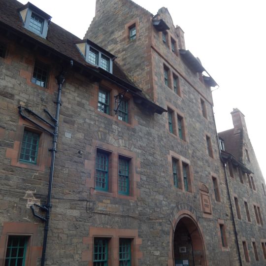 Edinburgh, Dean Village, Damside, Well Court, General