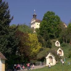 Kalvarienberg mit Kirche Gekreuzigter Heiland und Figur. hl. Veronika sowie Kap.