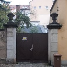 Mauer und Einfahrt Markt 22