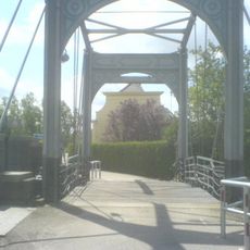 Ophaalbrug, onderdeel van het sluiscomplex in het rond 1650 verlengde havenkanaal van Strijen