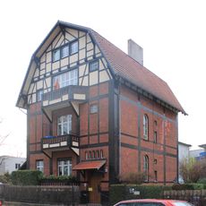 Albrechtstraße 57, Friedrich-Franz-Straße 6