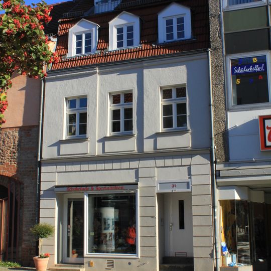Wohnhaus, 2. Hälfte 18. Jh.; Seitenflügel und Quergebäude, zwischen Breite Straße 31
