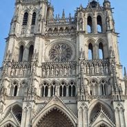 Architecture néogothique : les chefs-d’œuvre qui font lever les yeux, cathédrales, parlements, universités