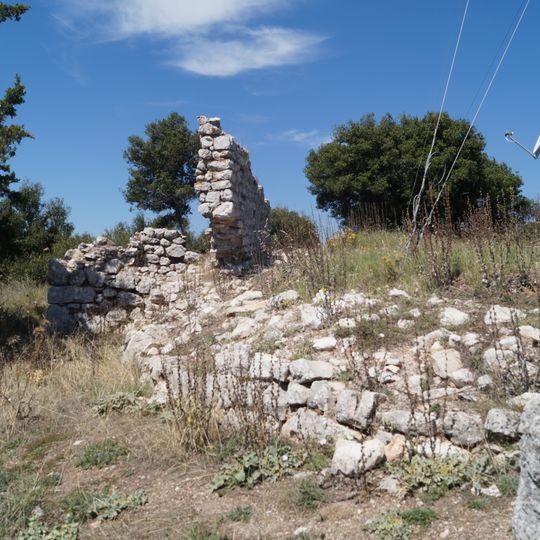 Mesaioniko kastro Angelokastrou