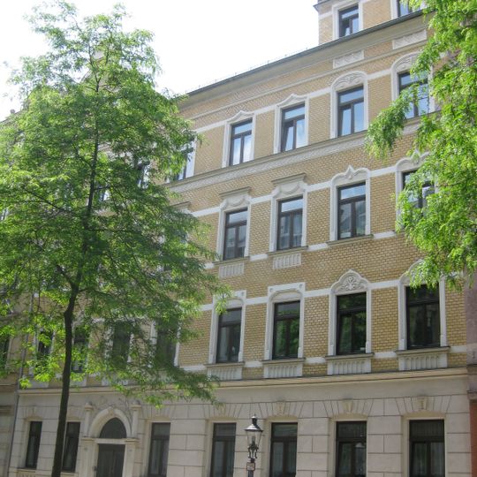 Mietshaus in geschlossener Bebauung Tschaikowskistraße 43