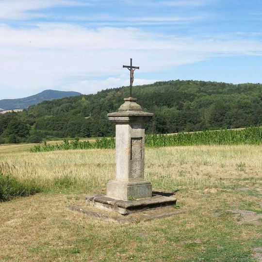 Kříž u silnice severozápadně od Blíževedel