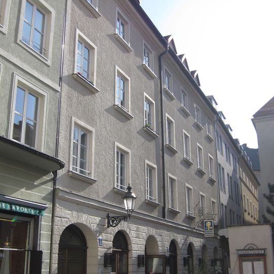 Miets- und Geschäftshaus