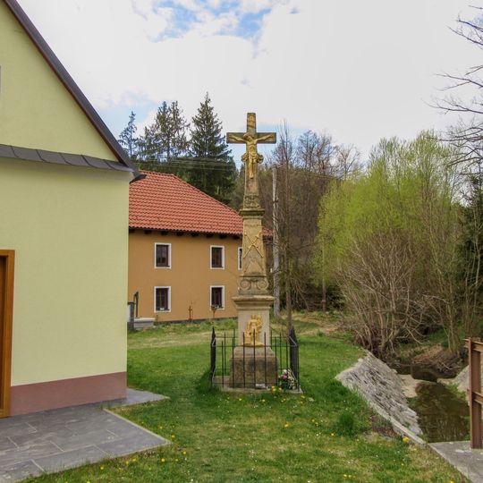 Kříž ve Vojtěchově u kaple