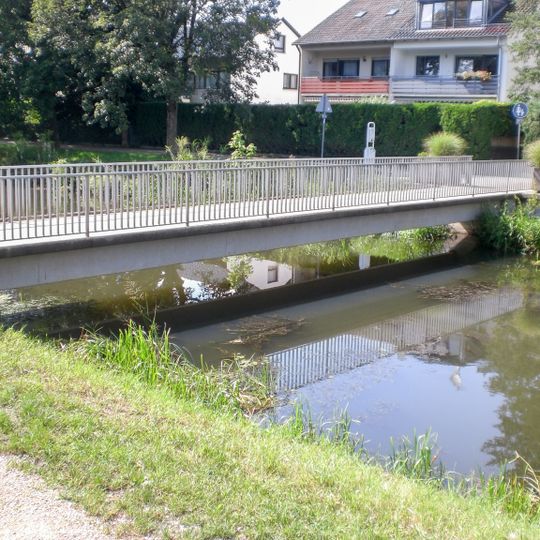 Steg bei der Grundschule in Sankt Wolfgang