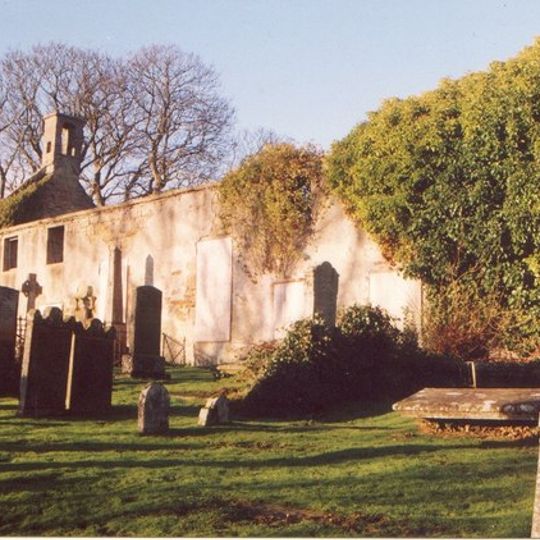 Alness, Alness Parish Church, Churchyard