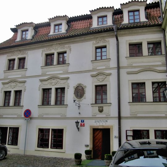 Valdštejnské náměstí 6