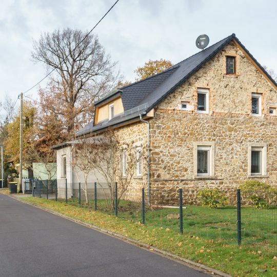 Ehemaliges Forsthaus und Nebengebäude Zum Planitzwald 8