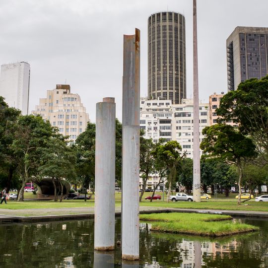 Chafariz de Laminas Verticais do Museu de Arte Moderna