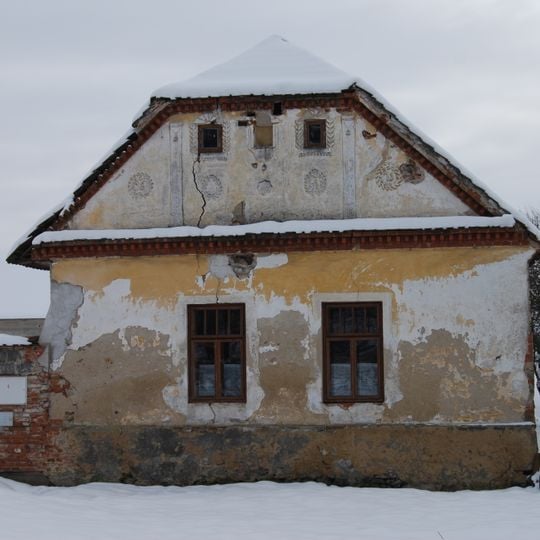 Průčelí usedlosti čp. 10