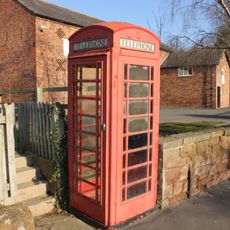 K6 telephone kiosk, between frontages of Institute and Old Rectory
