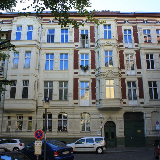 Wohnhäuser und Gasbeleuchtung auf Straße Plantage 8-17, Gasse zur Havel